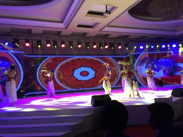 Opening 民族衣装での踊り